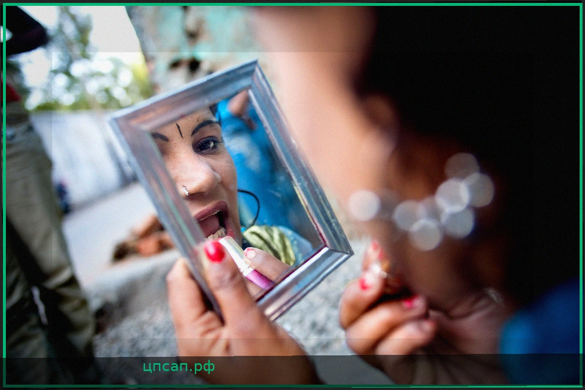 Визажист в Мумбаи обвинен в порабощении актрис и принуждении к проституции